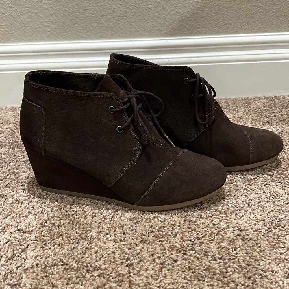 Toms Desert Wedge Dark Brown Suede Booties